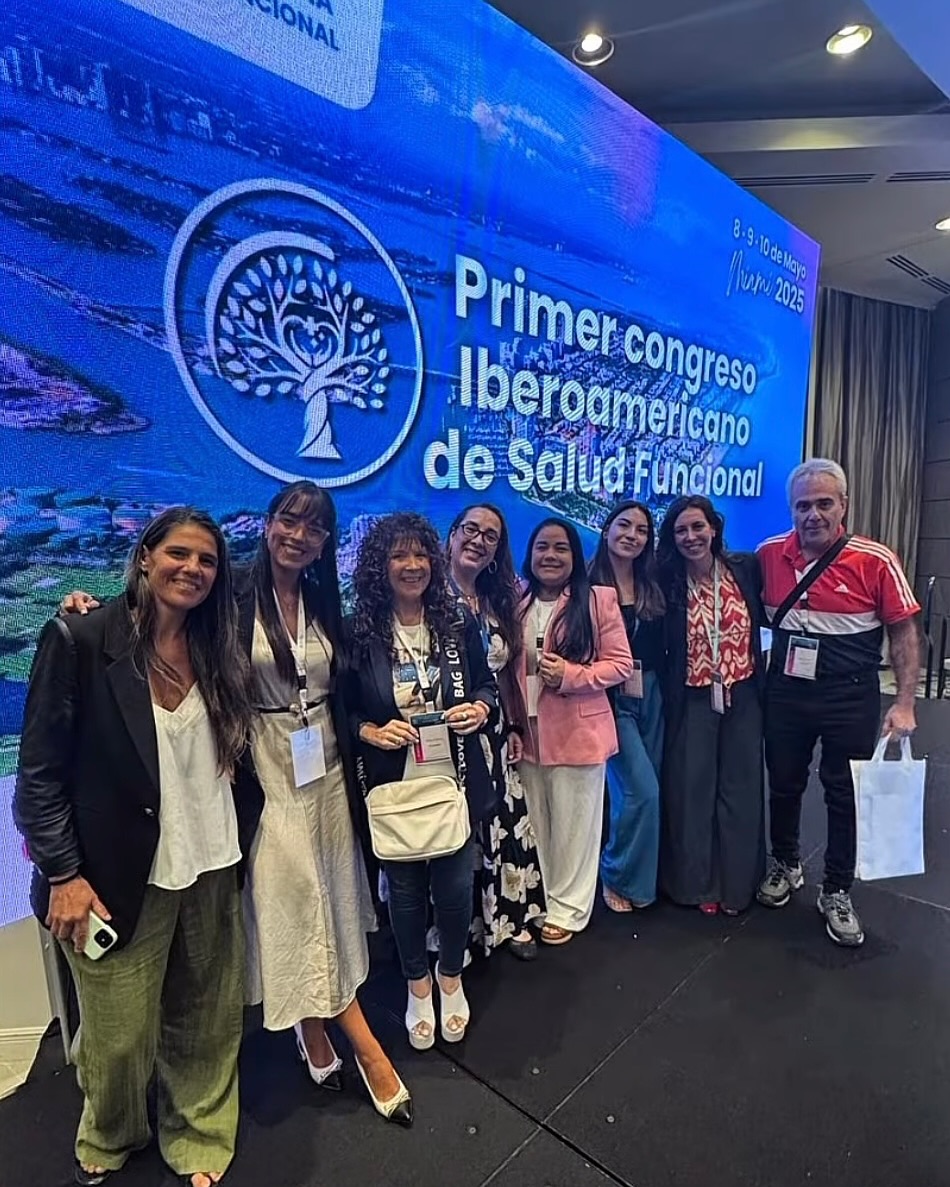 Asistentes frente al escenario · Miami 2025